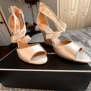 Women's satin wedge sandal